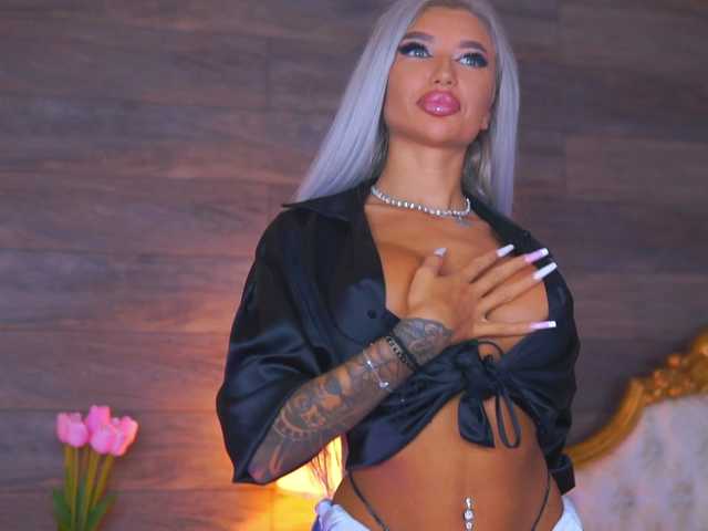 JuicyJessye live cam on BongaCams