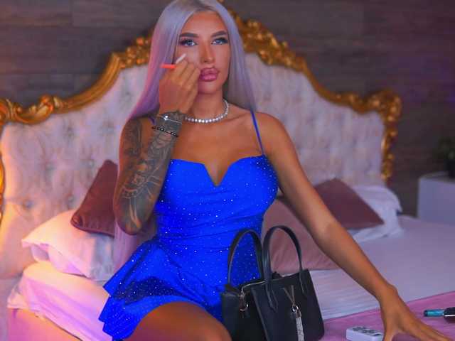 JuicyJessye live webcam show