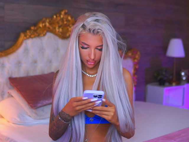 JuicyJessye live on BongaCams