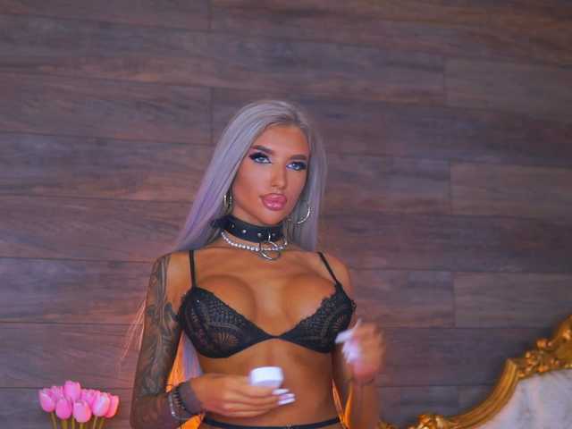 JuicyJessye live cam on BongaCams