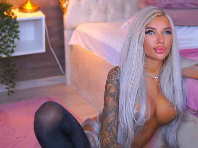 JuicyJessye webcam