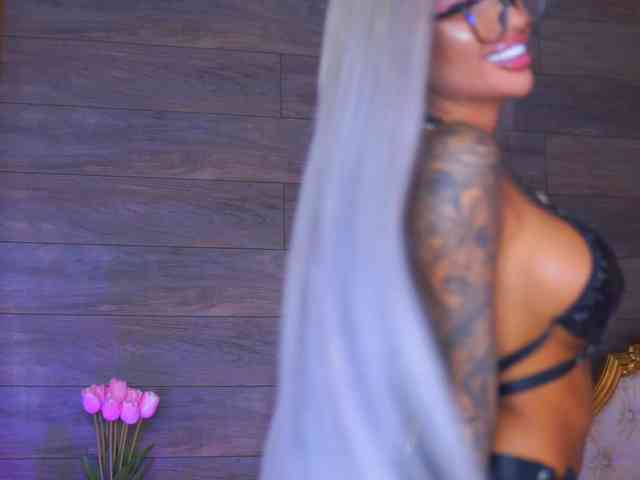JuicyJessye webcam