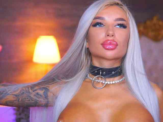 JuicyJessye webcam