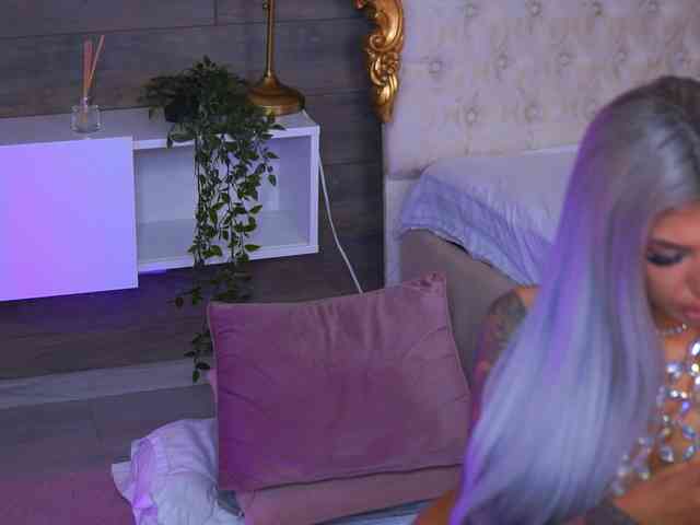 JuicyJessye webcam