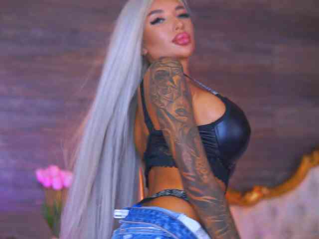 JuicyJessye webcam