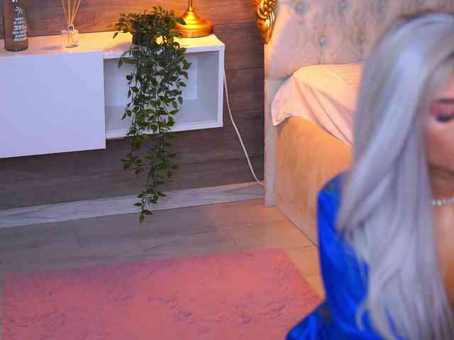 JuicyJessye webcam