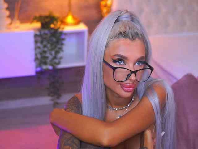 JuicyJessye webcam