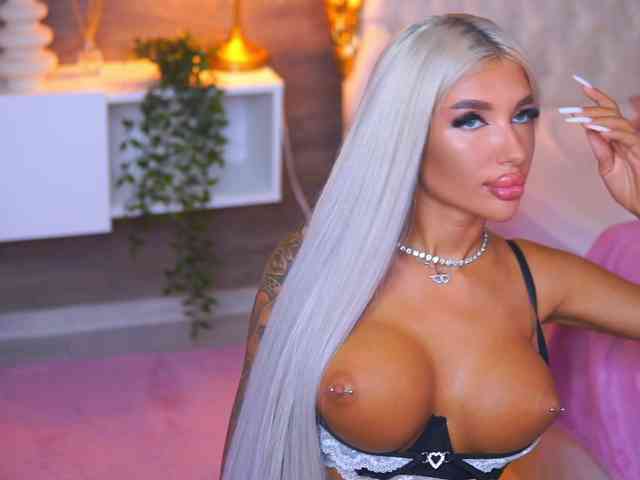 JuicyJessye webcam