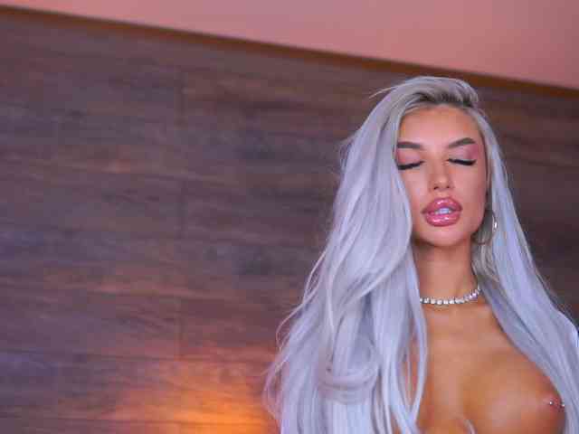 JuicyJessye webcam