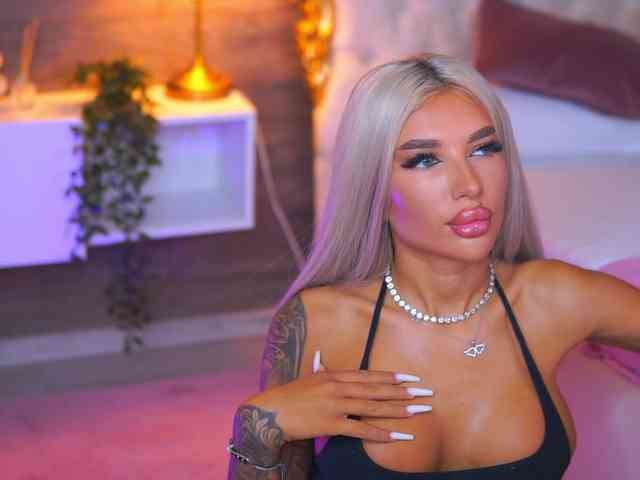 JuicyJessye webcam