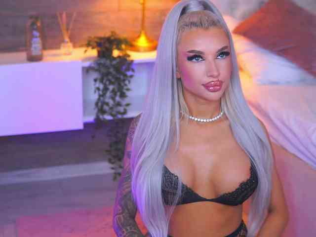 JuicyJessye webcam