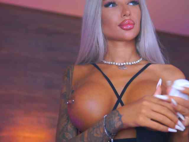 JuicyJessye webcam