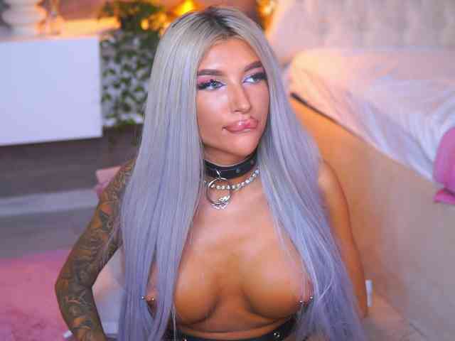 JuicyJessye webcam