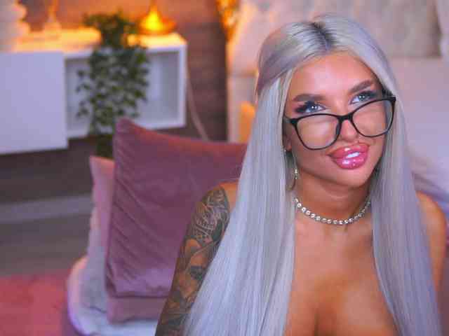 JuicyJessye webcam