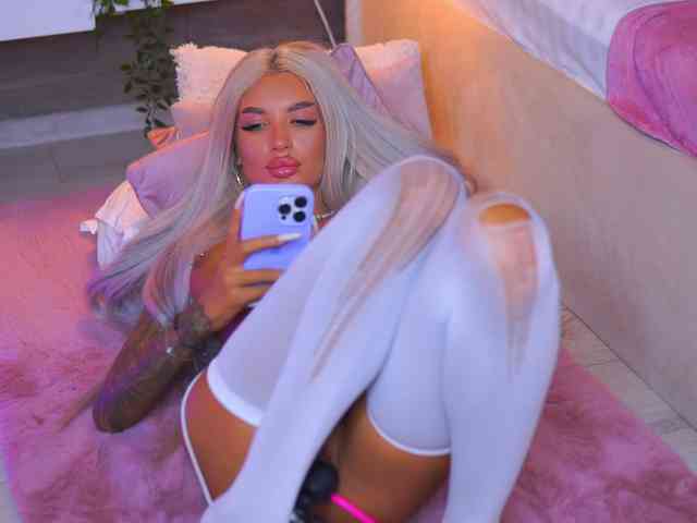 JuicyJessye webcam