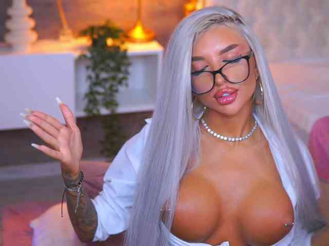 JuicyJessye webcam