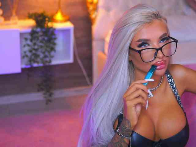 JuicyJessye webcam