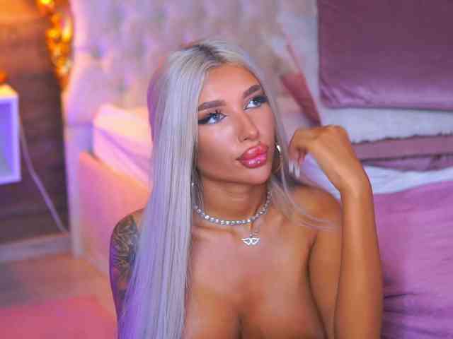 JuicyJessye webcam