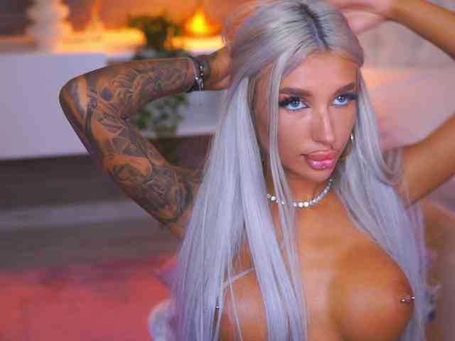 JuicyJessye webcam