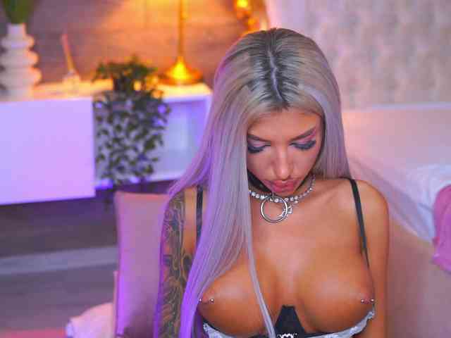 Model: JuicyJessye