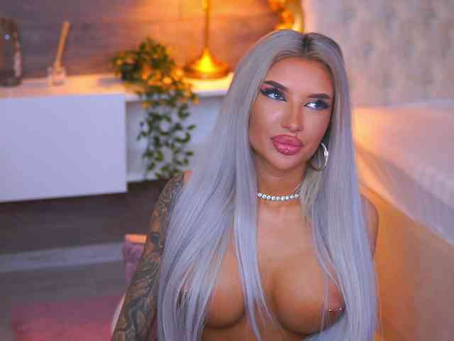 JuicyJessye webcam