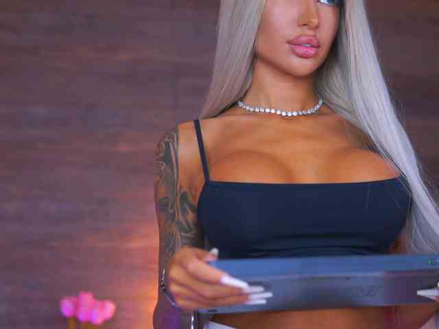 JuicyJessye webcam