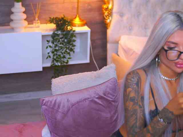 JuicyJessye webcam