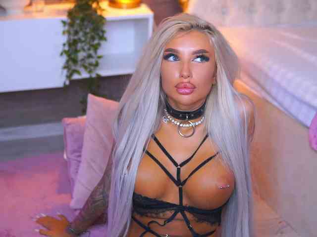 JuicyJessye webcam