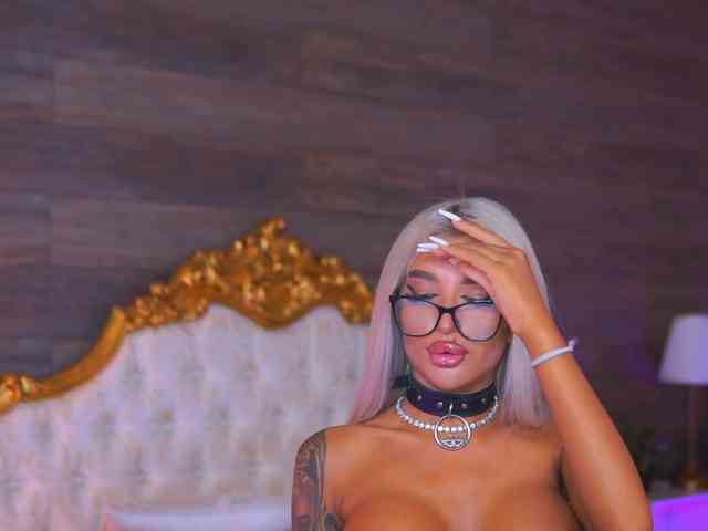 JuicyJessye webcam