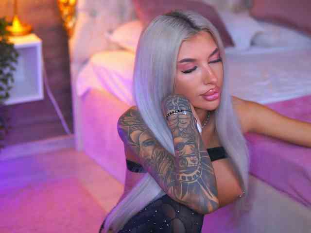 JuicyJessye webcam