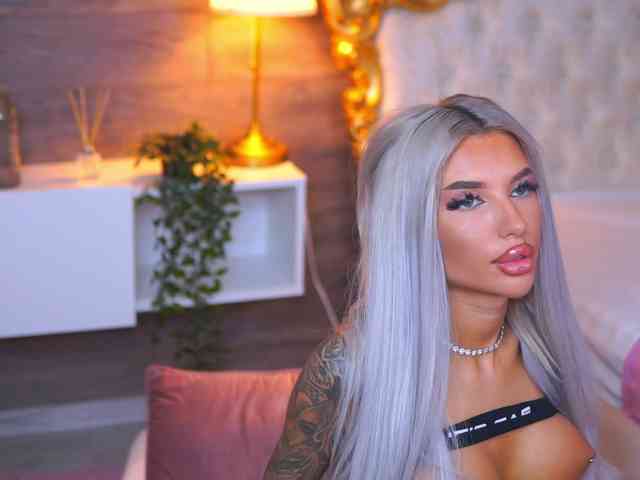 JuicyJessye webcam