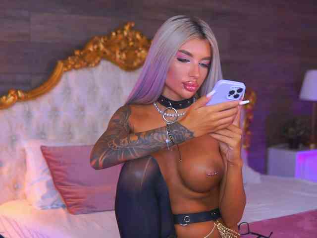JuicyJessye webcam