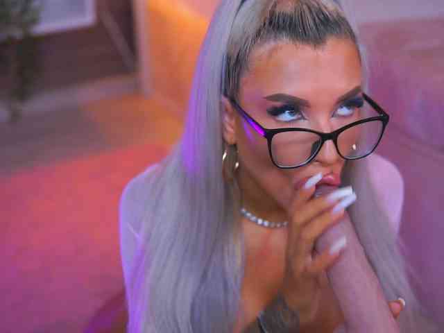 JuicyJessye webcam