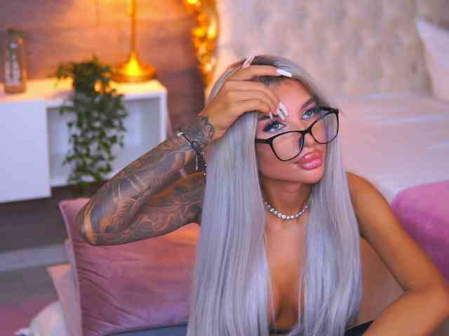 JuicyJessye webcam