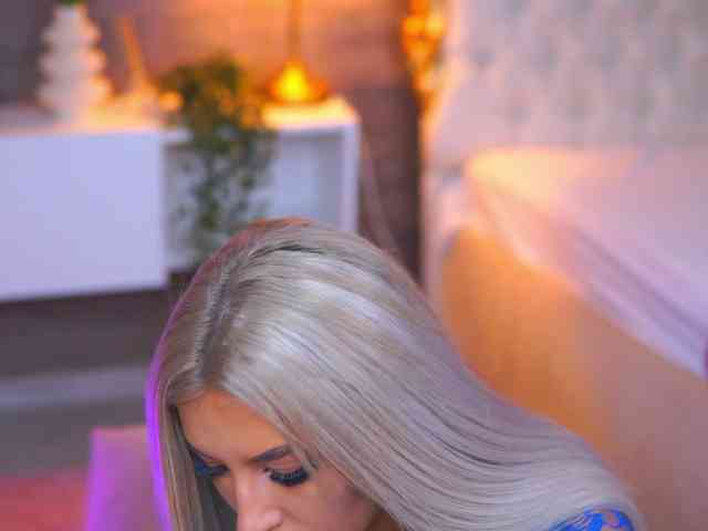 JuicyJessye webcam
