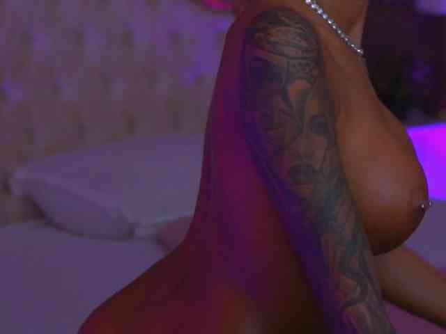 JuicyJessye - Girl 