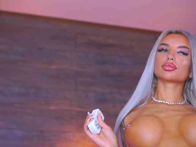 JuicyJessye webcam