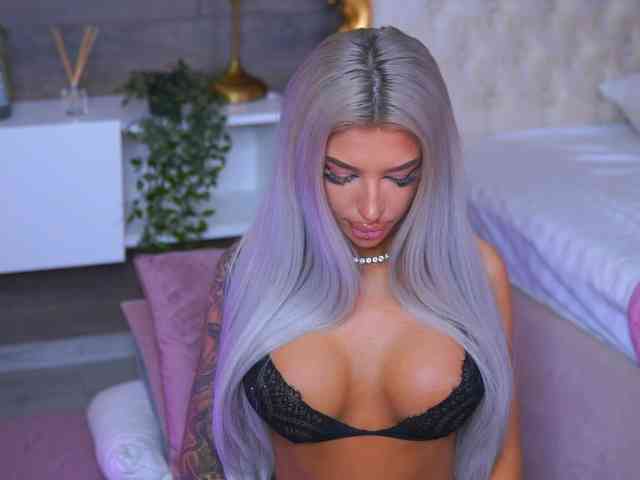 JuicyJessye webcam