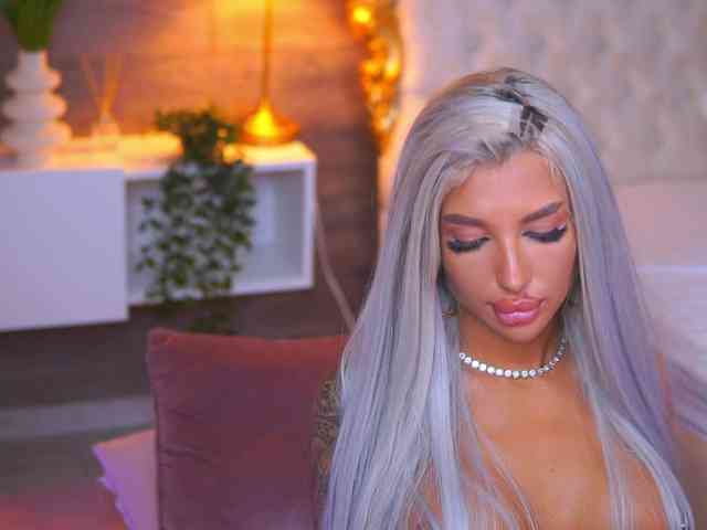 JuicyJessye webcam