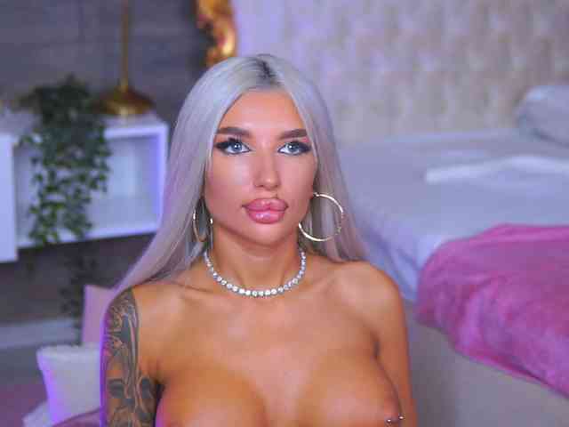 JuicyJessye webcam