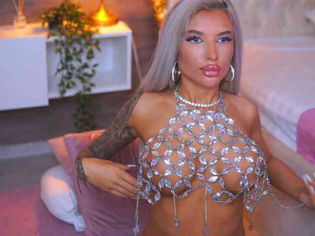 JuicyJessye webcam