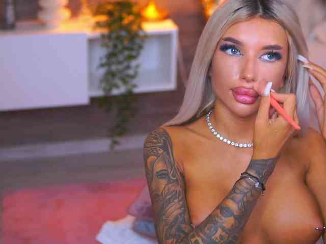 JuicyJessye webcam