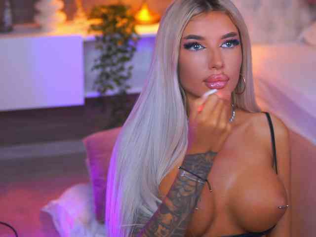 JuicyJessye webcam