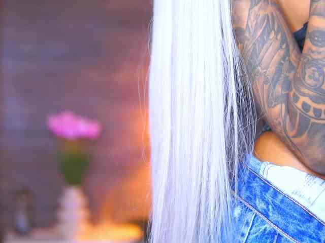 JuicyJessye webcam