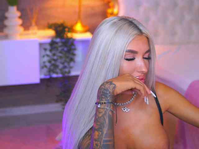 JuicyJessye webcam