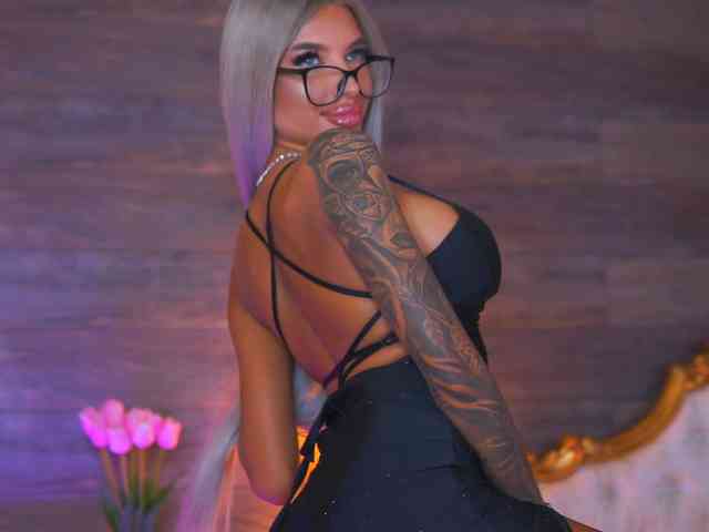 JuicyJessye webcam