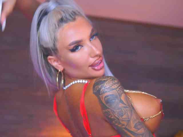 JuicyJessye webcam