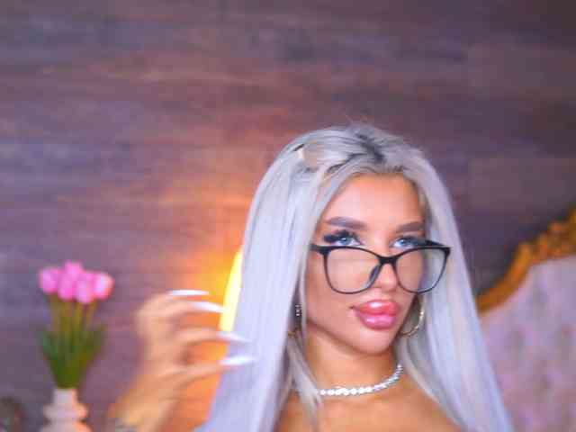 Model: JuicyJessye
