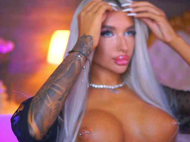 JuicyJessye webcam