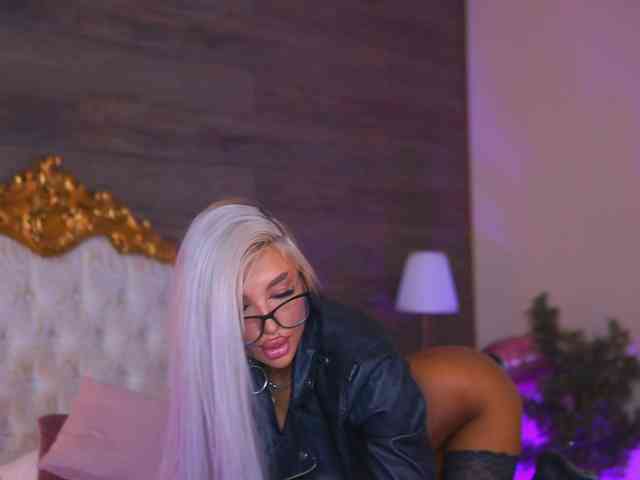 JuicyJessye webcam